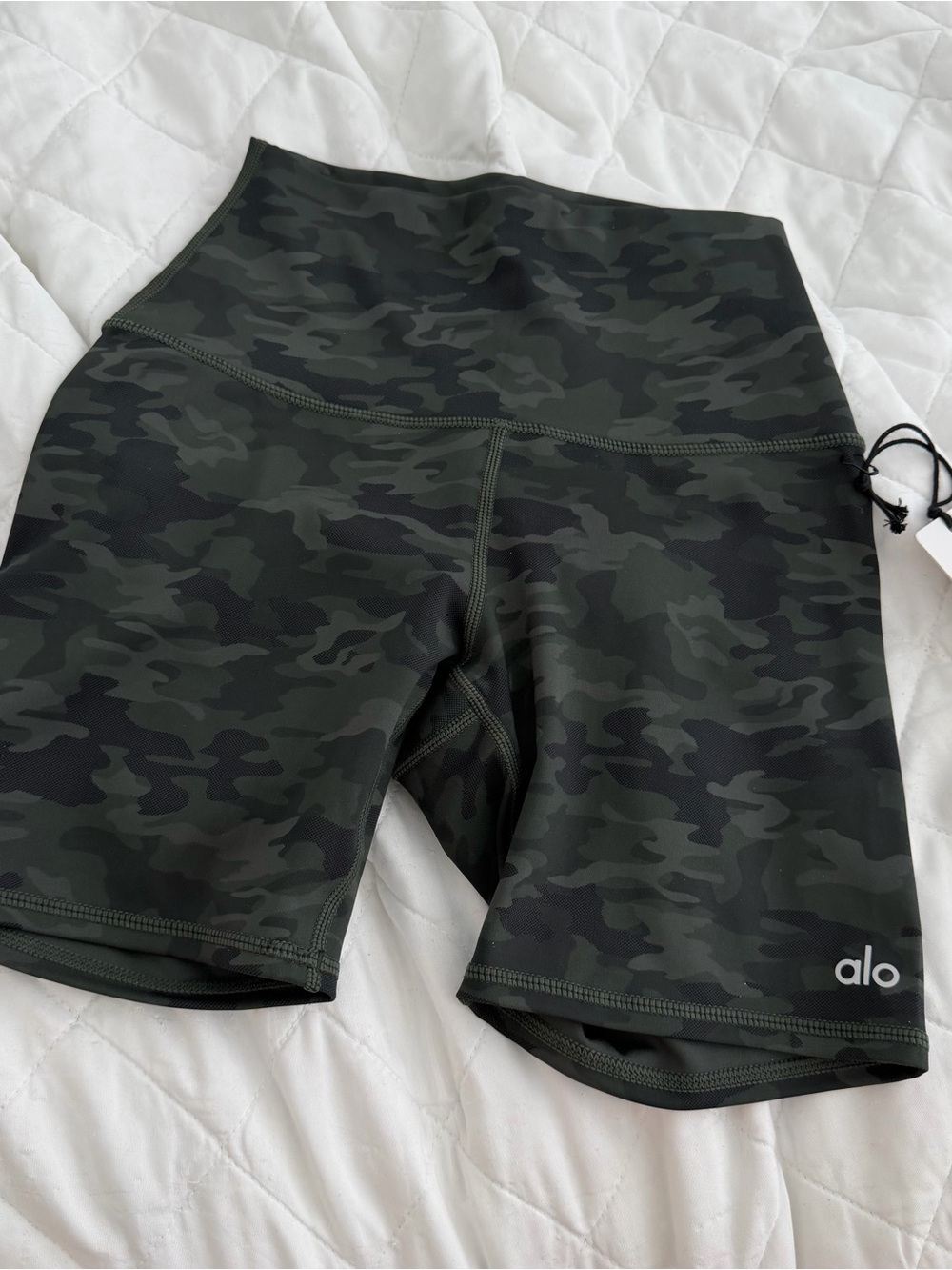 ALO Yoga Women's Green Camo Athletic Shorts